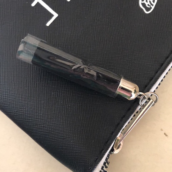 NWOT Rae Dunn BEE YOURSELF. Make-up Cosmetic bag pouch case (9“x6“x2“) - Picture 4 of 16